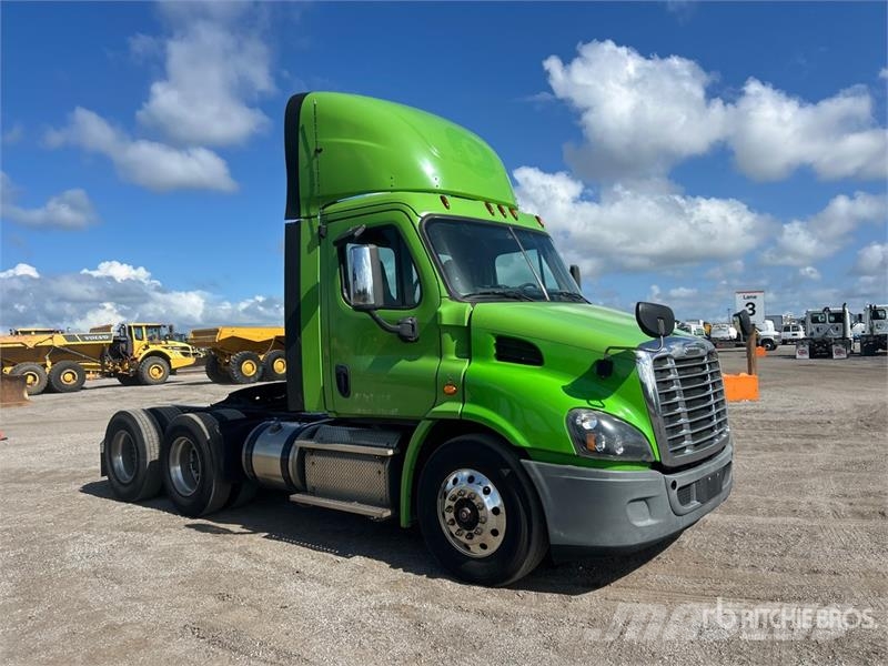 Freightliner Cascadia 113 中古トラクターヘッド | トレーラーヘッド