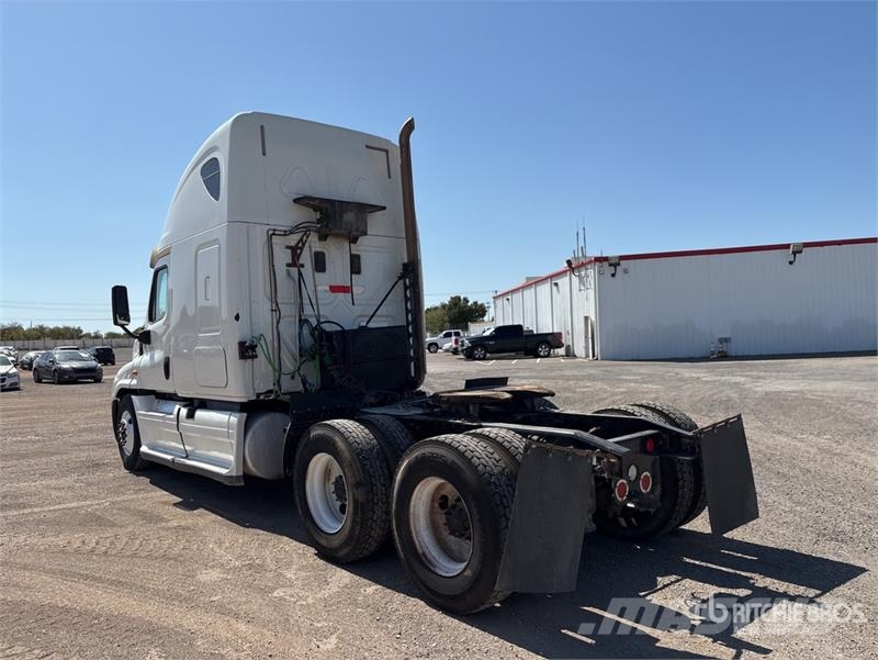 Freightliner Cascadia 125 6x4 T/A Sleeper Truck Tractor Sattelzugmaschinen