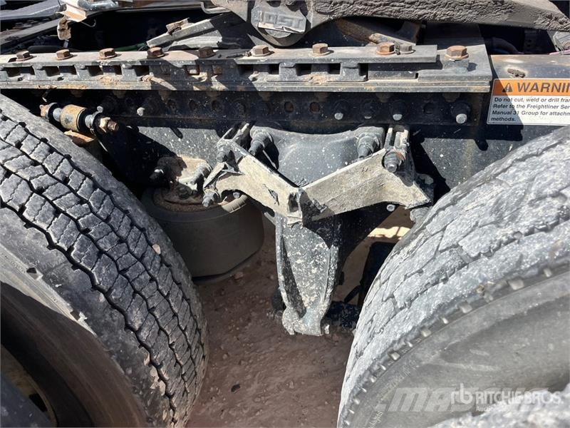 Freightliner Cascadia 126 6x4 T/A Sleeper Truck Tractor Седельные тягачи