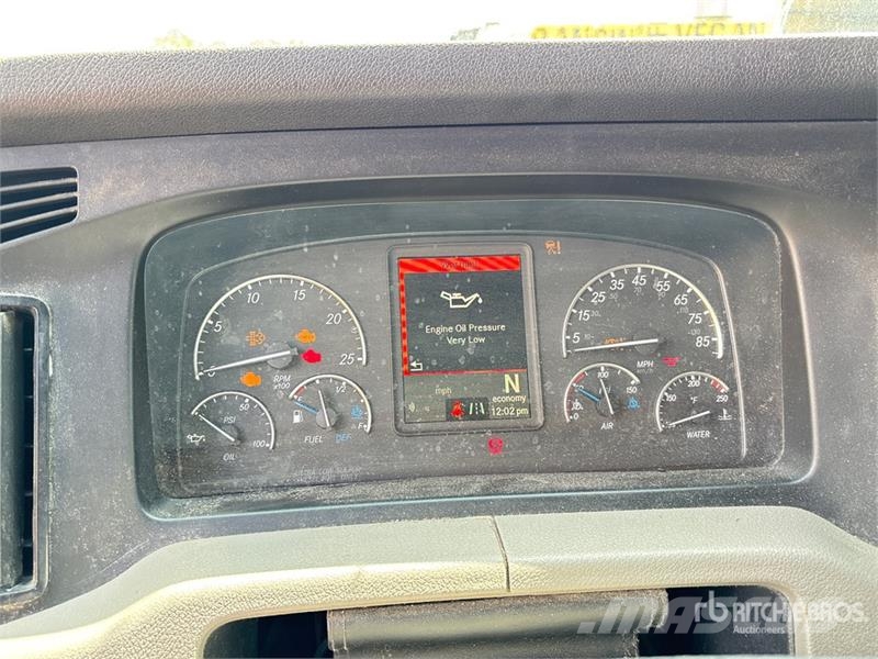 Freightliner Cascadia 126 6x4 T/A Sleeper Truck Tractor (Inoper Τράκτορες