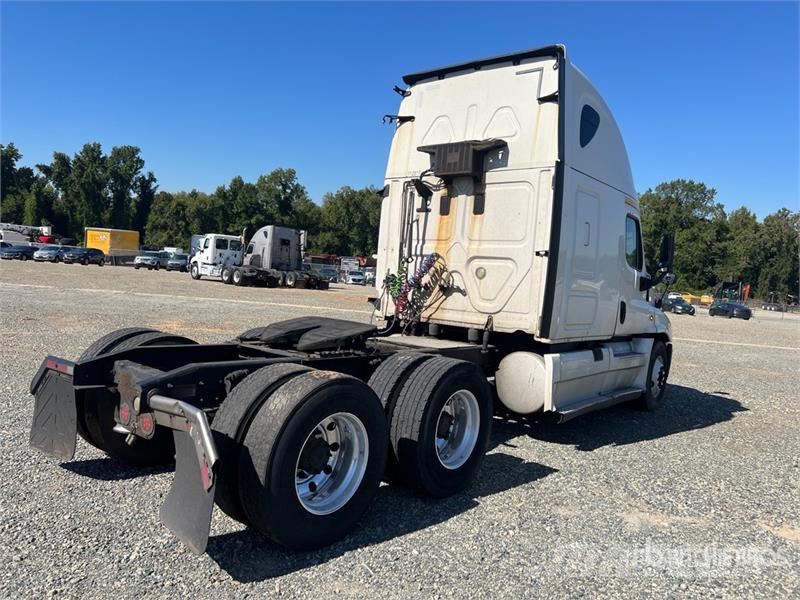 Freightliner Cascadia 6x4 T/A Sleeper Truck Tractor Vlačilci