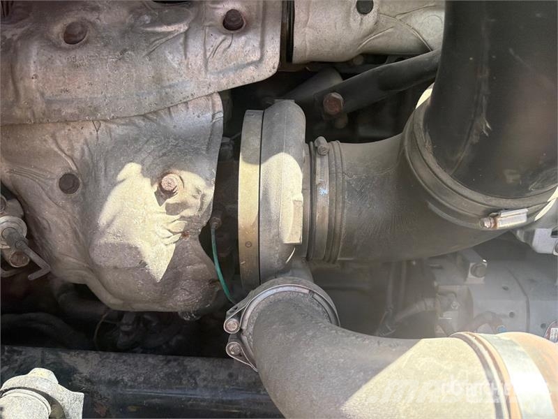 Freightliner Cascadia 125 6x4 T/A Sleeper Truck Tractor 中古トラクターヘッド | トレーラーヘッド