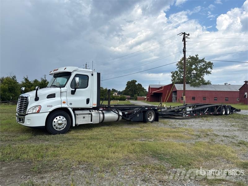 Freightliner Cascadia 113 Camiones portavehículos