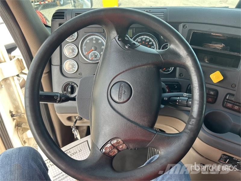 Freightliner Cascadia 125 6x4 T/A Sleeper Truck Tractor (Inoper Çekiciler