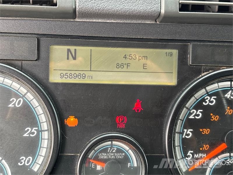 Freightliner Cascadia 125 6x4 T/A Sleeper Truck Tractor Naudoti vilkikai
