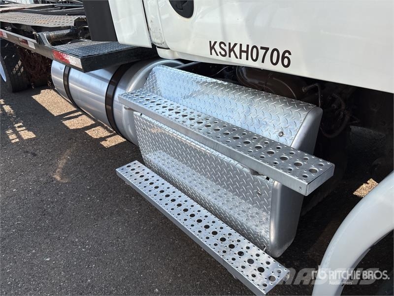 Freightliner Cascadia 113 Camiones portacoches