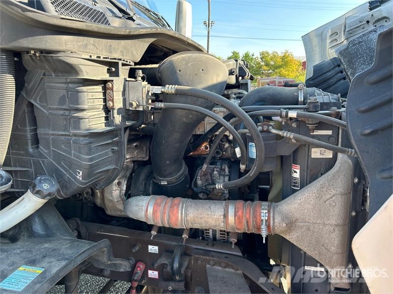 Freightliner Cascadia 113 T/A Car Carrier Truck Autoveokid