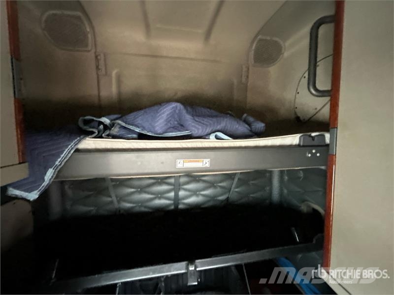 Freightliner Cascadia 125 6x4 Tri/A Day Cab Truck Tractor (Glid Nyergesvontatók