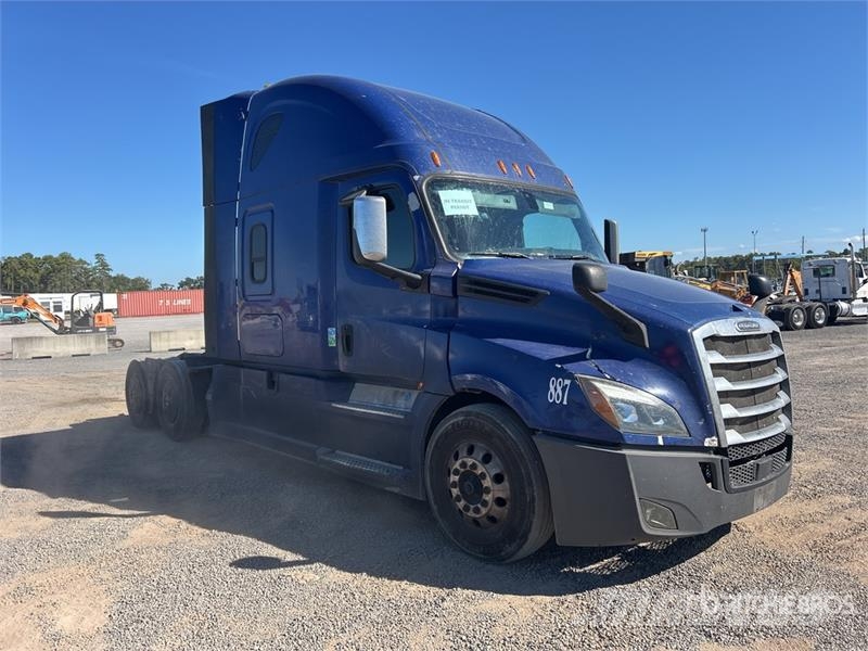 Freightliner Cascadia 126 6x4 T/A Sleeper Truck Tractor Tegljači