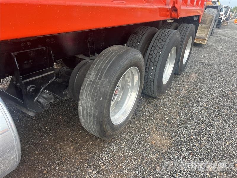 Freightliner Cascadia 113 Грузовики-Самосвалы