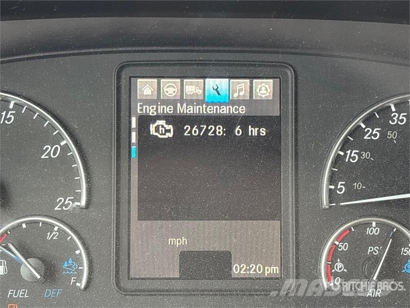 Freightliner Cascadia 126 6x4 T/A Sleeper Truck Tractor Tegljači