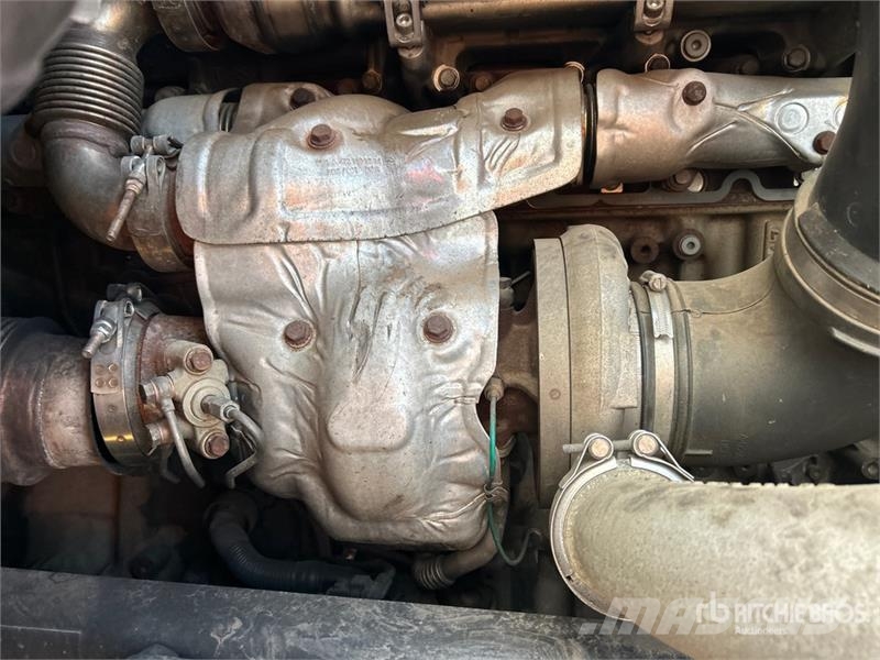 Freightliner Cascadia 6x4 T/A Sleeper Truck Tractor (Inoperable Trekkvogner
