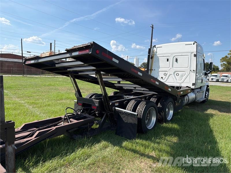Freightliner Cascadia 113 6x4 Sleeper Car Carrier Truck مركبات النقل