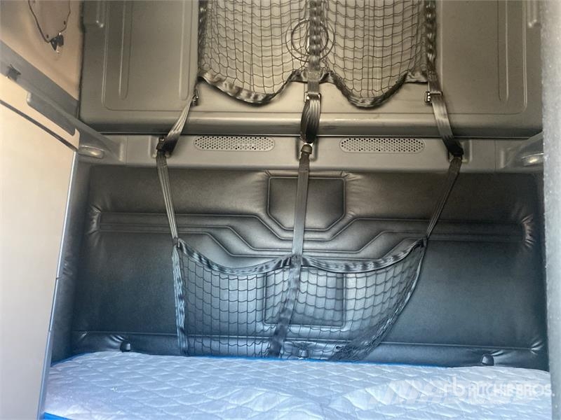 Freightliner Cascadia 125 6x4 T/A Sleeper Truck Tractor Cabezas tractoras