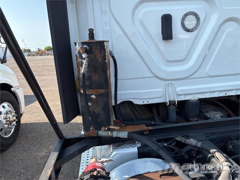 Freightliner Cascadia 113 Camiones portacoches