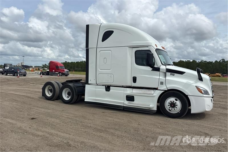 Freightliner Cascadia 126 6x4 T/A Sleeper Truck Tractor Naudoti vilkikai