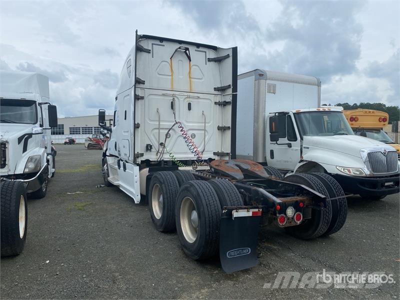 Freightliner Cascadia 126 6x4 T/A Sleeper Truck Tractor (Inoper Traktorske jedinice