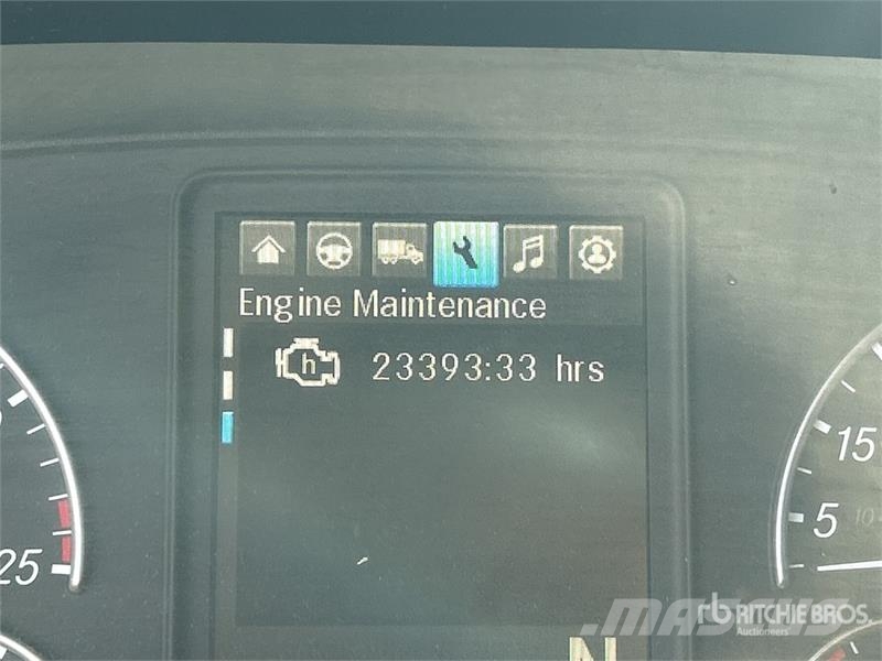 Freightliner Cascadia 126 6x4 T/A Sleeper Truck Tractor Tegljači