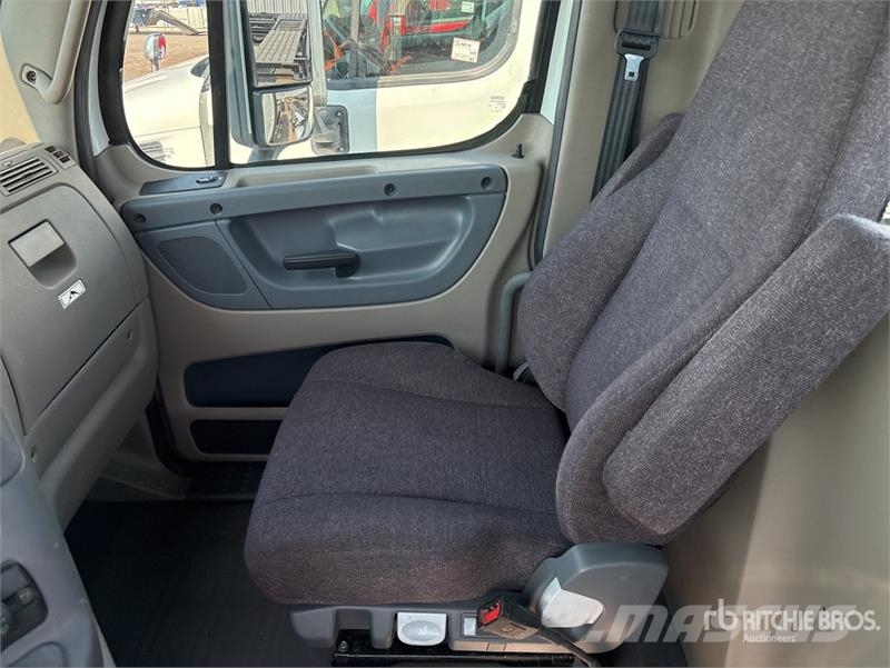 Freightliner Cascadia 113 Camiones portacoches