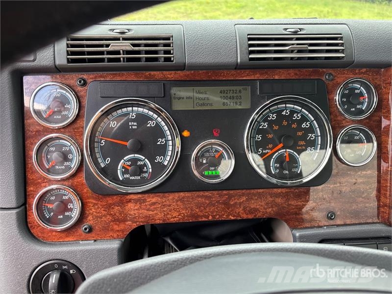 Freightliner Cascadia 113 Camiones portavehículos