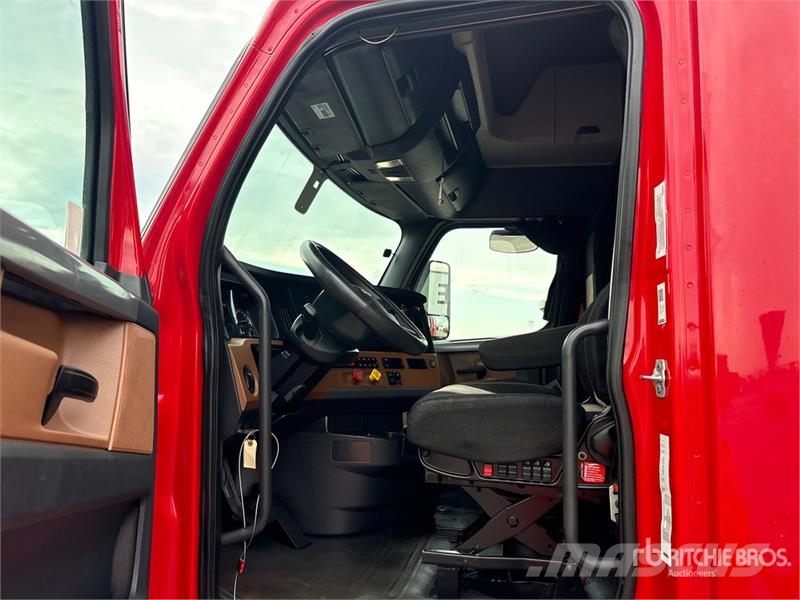 Freightliner Cascadia 126 6x4 T/A Sleeper Truck Tractor Cavalos mecânicos