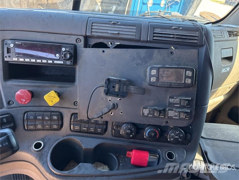 Freightliner Cascadia 125 6x4 T/A Sleeper Truck Tractor (Inoper Motrici e Trattori Stradali