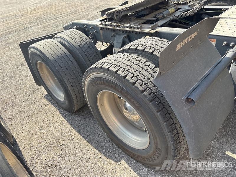 Freightliner Cascadia 125 6x4 T/A Sleeper Truck Tractor Tegljači