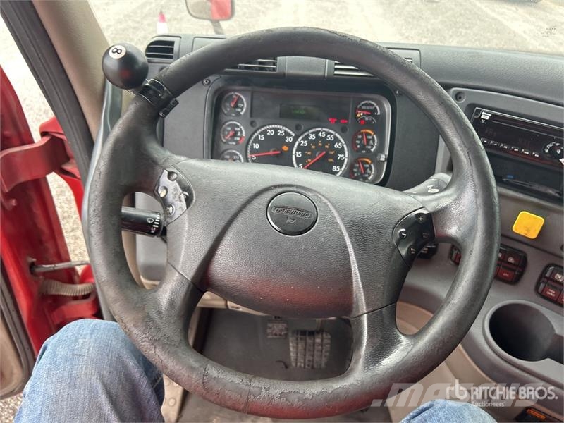 Freightliner Cascadia 125 6x4 T/A Sleeper Truck Tractor Sattelzugmaschinen