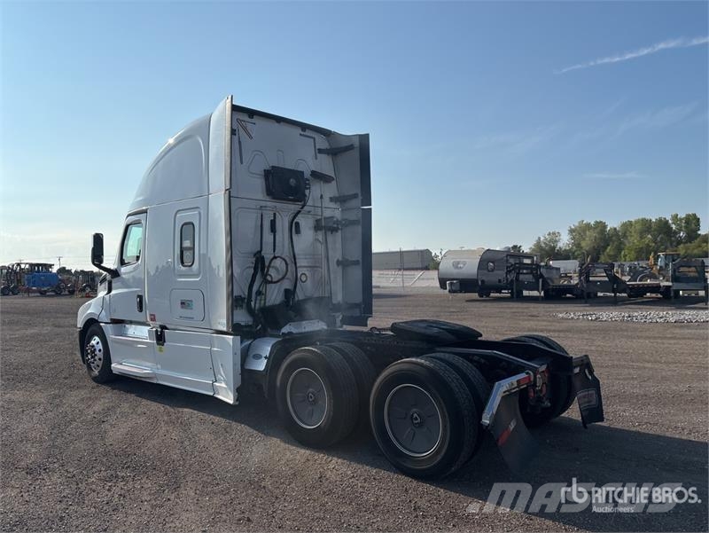 Freightliner Cascadia 126 6x4 T/A Sleeper Truck Tractor 트랙터 유닛