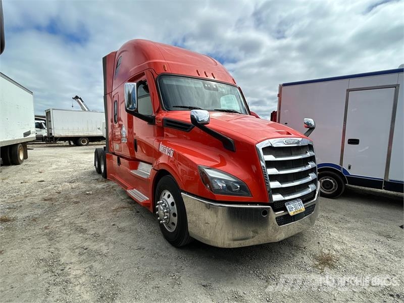 Freightliner Cascadia 126 6x4 T/A Sleeper Truck Tractor (Inoper Tractor Units