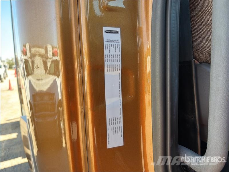 Freightliner Cascadia 125 6x4 T/A Sleeper Truck Tractor Tegljači