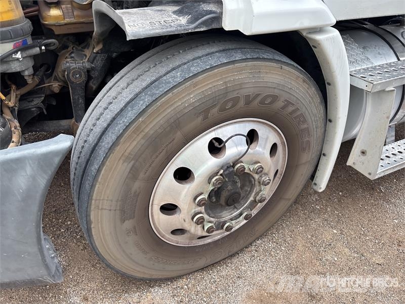 Freightliner Cascadia 113 Sadulveokid