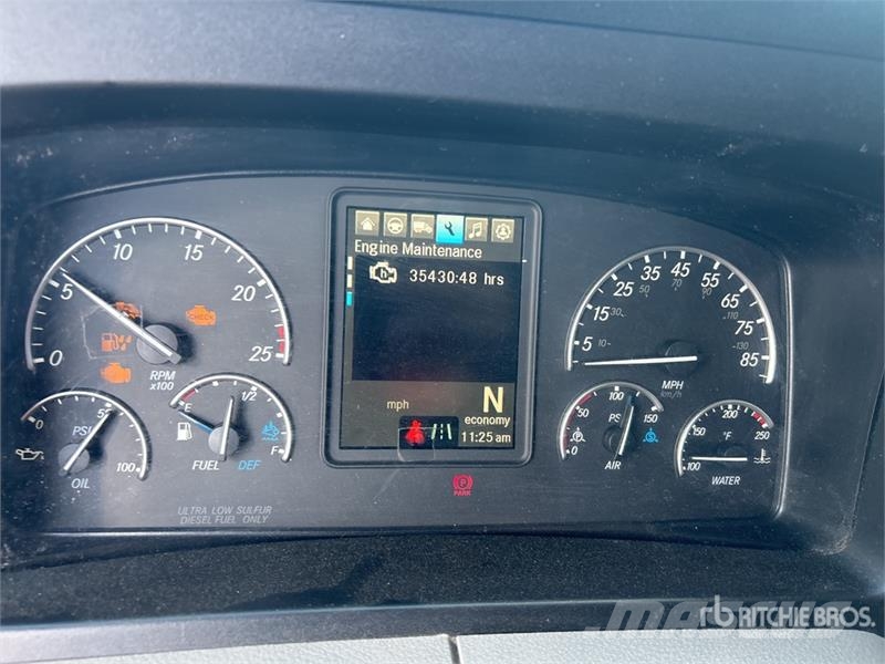 Freightliner Cascadia 126 6x4 T/A Sleeper Truck Tractor Cabezas tractoras