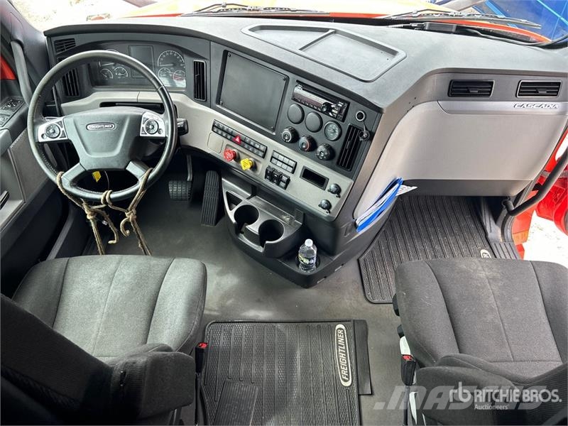 Freightliner Cascadia 126 6x4 T/A Sleeper Truck Tractor (Inoper Tractor Units