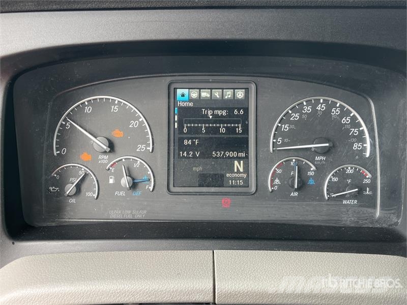 Freightliner Cascadia 126 6x4 T/A Sleeper Truck Tractor (Inoper Седельные тягачи