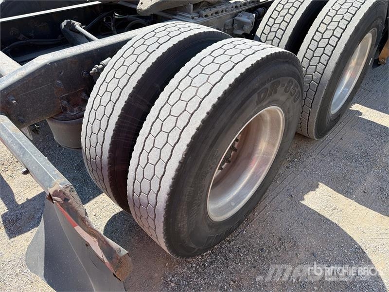 Freightliner Cascadia 125 6x4 T/A Sleeper Truck Tractor Tegljači