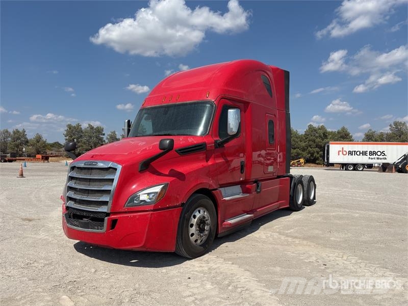 Freightliner Cascadia 126 6x4 T/A Sleeper Truck Tractor Tahače