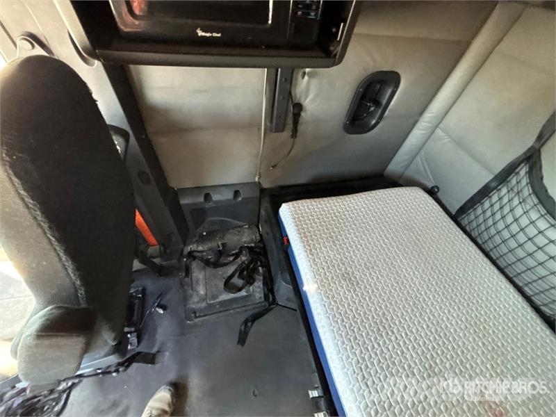 Freightliner Cascadia 126 6x4 T/A Sleeper Truck Tractor Sattelzugmaschinen