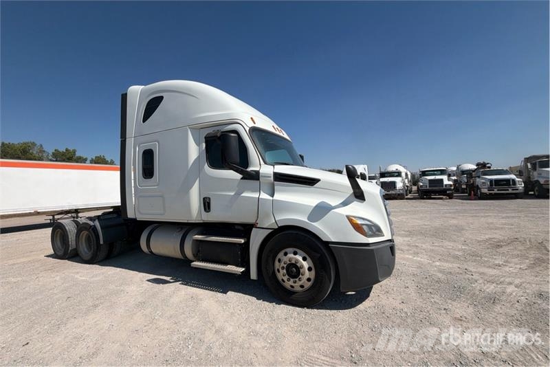 Freightliner Cascadia 126 6x4 T/A Sleeper Truck Tractor Cabezas tractoras