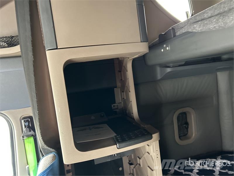 Freightliner Cascadia 125 6x4 T/A Sleeper Truck Tractor 曳引機組件