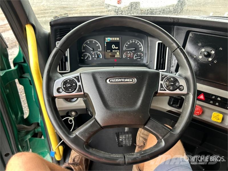 Freightliner Cascadia 126 6x4 T/A Sleeper Truck Tractor Vilcēji
