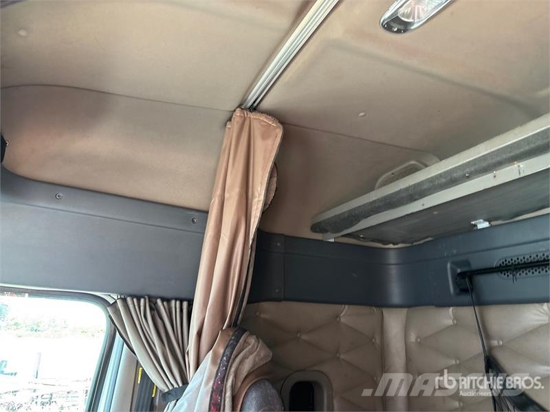 Freightliner Cascadia 113 6x4 Sleeper Car Carrier Truck Biltransportbilar