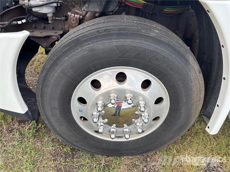Freightliner Cascadia 113 Camiones portavehículos