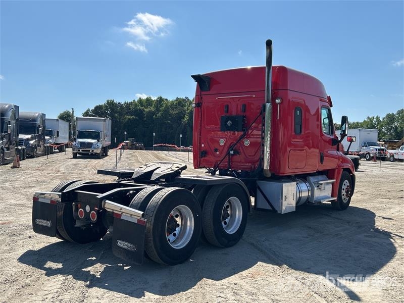 Freightliner Cascadia 125 6x4 6x4 T/A Sleeper Truck Tractor Седельные тягачи