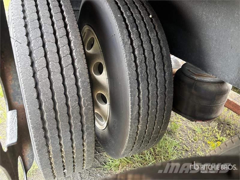 Freightliner Cascadia 113 Camiones portavehículos