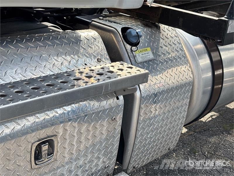 Freightliner Cascadia 113 Camiones portacoches