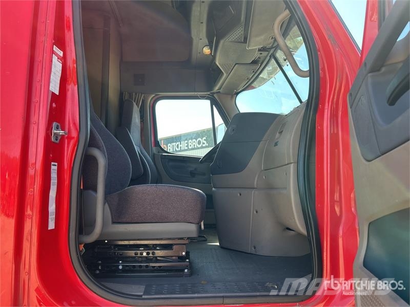 Freightliner Cascadia 125 6x4 6x4 T/A Sleeper Truck Tractor Седельные тягачи