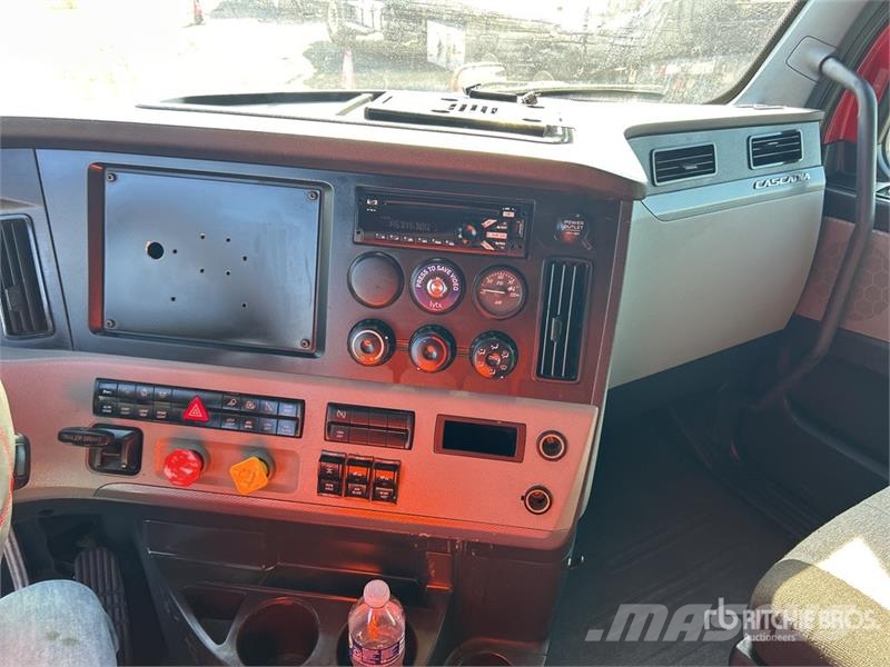 Freightliner Cascadia 126 6x4 T/A Sleeper Truck Tractor Trekkers