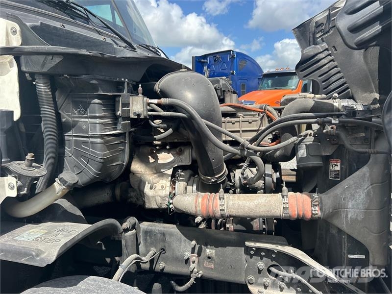 Freightliner Cascadia 125 6x4 T/A Sleeper Truck Tractor (Inoper Camiones tractor
