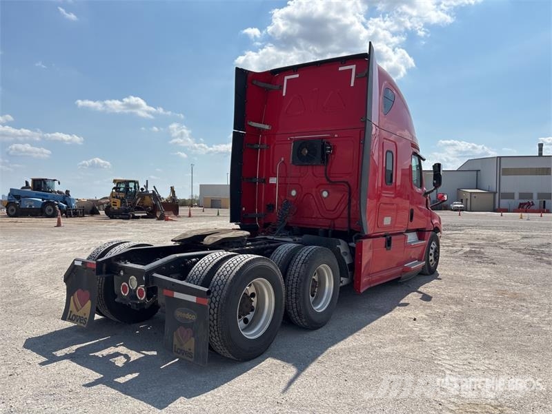 Freightliner Cascadia 126 6x4 T/A Sleeper Truck Tractor Tahače